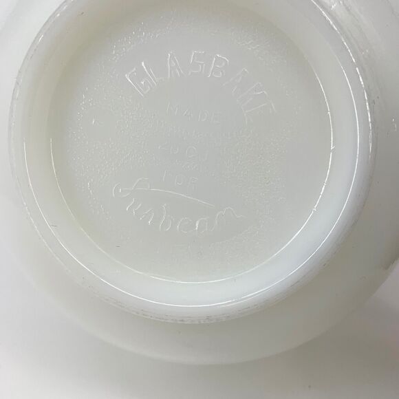 Vintage Glasbake 20 CJ for Sunbeam Milk Glass Mixing Bowl with Pour Spout - Picture 5 of 9